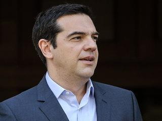 Αρκετές συνεπώς συγκυρίες έφεραν τον Αλέξη Τσίπρα κοντά στην επιχειρηματική ελίτ της χώρας, τού άνοιξαν δε την πόρτα και σε ευρύτερους χώρους. Κάποιοι έτσι πόνταραν και ποντάρουν στο πρόσωπό του και το ερώτημα είναι τί θα πάρουν πίσω και πώς.