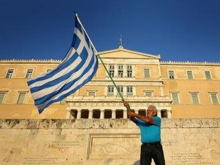 Αναφερόμενος επίσης στην σημερινή κυβερνητική πολιτική, ο Οδυσσέας Κυριακόπουλος επεσήμανε με έμφαση ότι ρίχνει βάρος στην υπερφορολόγηση των πολιτών και αφήνει στην άκρη τις επενδύσεις που μόνον αυτές ωστόσο μπορούν να φέρουν δουλειές και εισοδήματα.