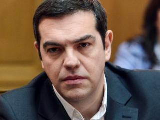 Στο γραφείο του πρωθυπουργού, πάντως, επικρατεί ανησυχία για την ανάλυση των γκάλοπ που έκανε το Ευρωκοινοβούλιο και δίνουν καθαρή αυτοδυναμία στη Ν.Δ.Στο πλαίσιo αυτό έτσι όπως έγινε γνωστό, τα στελέχη του ΣΥΡΙΖΑ πήραν εντολή να βγαίνουν στα κανάλια και τα ραδιόφωνα και να υπερτονίζουν τη μικρή διαφορά που μπορεί να ανατραπεί όταν ολοκληρωθεί ο σχεδιασμός της κυβέρνησης και προχώρησαν οι παροχές και προσλήψεις της.