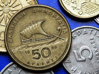 «Οι δραχμιστές, όπως και οι αντιευρώ ομοϊδεάτες τους στην ευρωζώνη, δεν έχουν κανένα απολύτως σχέδιο εναλλακτικό της οικονομικής και νομισματικής ένωσης. Απλώς παίζουν με τον οικονομικό αναλφαβητισμό του κόσμου και εξ αυτού μύρια κακά μπορούν να έλθουν», λέει ο Ουμπέρ Βεντρίν. Τονίζοντας, ωστόσο, ότι «ο λαϊκισμός είναι ένα αποτέλεσμα που προκύπτει ως υποπροϊόν από κάτι άλλο. Και αυτό το άλλο είναι ότι οι λαοί αισθάνονται να έχουν εγκαταλειφθεί από τους ιθύνοντες. Κατά συνέπεια, ψάχνονται και ακούν κάποιες σειρήνες…».
