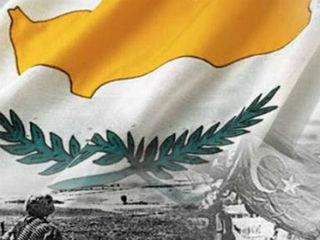 Τα εκτελεστικά όργανα της ΕΕ τηρούν σιγή ιχθύος, πέσαμε και στις διακοπές βλέπετε και οι κομισάριοι έχουν μεταβεί στα θέρετρά τους για τα μπάνια τους, και οι έτεροι διεθνείς δημόσιοι υπάλληλοι δεν έχουν καμία διάθεση να χαλάσουν την ζαχαρένια τους. Παραμένουν ψυχροί και απαθείς σε ένα ακόμη έγκλημα εναντίον της ανθρωπότητας και χαριεντίζονται στους G20 με τον εκπρόσωπο της εισβολής και της και της κατοχής στην Κύπρο.