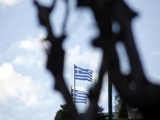 Η ελληνική κοινωνία πρέπει να περάσει στην φάση της εκλογίκευσης. Μια δύσκολη, επίμονη και κοπιαστική δουλειά. Πρόκειται για προσπάθεια αναγκαστικού περάσματος: απο την καθίζηση στην σταδιακή, στην κλιμακούμενη ανάκαμψη, μέσα σε ένα περιβάλλον με χαμηλότερα μεγέθη και υποτιμημένες αξίες της καθημερινότητας.