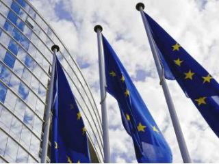 Ο Επίτροπος κ. Γκίντερ Έτινγκερ, αρμόδιος για τον προϋπολογισμό και τους ανθρώπινους πόρους, δήλωσε τα εξής: «Όπως καταδεικνύουν τα στοιχεία, ο προϋπολογισμός της ΕΕ αποδίδει συγκεκριμένα αποτελέσματα, είτε πρόκειται για τόνωση της έρευνας και της καινοτομίας, στήριξη των αγροτών, βοήθεια στους Ευρωπαίους να βρουν θέσεις απασχόλησης, στήριξη των επενδύσεων, καταπολέμηση της κλιματικής αλλαγής ή παροχή ανθρωπιστικής βοήθειας σε ολόκληρο τον κόσμο. Πρόκειται για πραγματική προστιθέμενη αξία που μόνον ο κοινός μας προϋπολογισμός της ΕΕ μπορεί να αποφέρει».