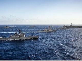 Κατά Mahan, η Sea Power στηρίζεται σε συγκεκριμένα χαρακτηριστικά: στη Γεωγραφία, στην ανάπτυξη της ακτογραμμής και στον «χαρακτήρα του λαού». Ο James Stavridis επικαλείται την ανάγκη για διεθνή συνεργασία και δράση, τον συνδυασμό των μέσων τα οποία διαθέτουν οι διάφοροι κλάδοι της εθνικής άμυνας και, τέλος, τη συνεργασία ανάμεσα στον ιδιωτικό και τον δημόσιο τομέα.