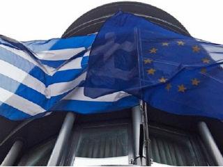Η Ελλάδα σημείωσε σημαντική πρόοδο όσον αφορά την επιστροφή της σε τροχιά δημοσιονομικής βιωσιμότητας. Το ισοζύγιο της γενικής κυβέρνησης βελτιώθηκε από έλλειμμα 15,1% το 2009 σε πλεόνασμα 0,7% το 2016. Το ποσοστό αυτό είναι πολύ χαμηλότερο του ορίου του 3% που ορίζει η Συνθήκη για τη λειτουργία της Ευρωπαϊκής Ένωσης. Η θετική αυτή εξέλιξη έρχεται να προστεθεί στις σημαντικές και εκτεταμένες μεταρρυθμίσεις που ενέκρινε η Ελλάδα στο πλαίσιο των δεσμεύσεών της βάσει του προγράμματος στήριξης της σταθερότητας του ΕΜΣ.