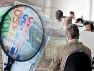 Θεωρώ ότι έχουμε εγκλωβιστεί σε μία μνημονιακή μετρολογία η οποία πολλές φορές μάς εμποδίζει να δούμε την συνολική εικόνα της οικονομίας. Το βασικό πρόβλημα, το οποίο έγινε ιδιαίτερα φανερό το 2015 και το 2016, είναι ότι εφαρμόζουμε τα μνημόνια με έναν τρόπο που υπονομεύουν τον παραγωγικό ιδιωτικό τομέα της οικονομίας, ενώ θα έπρεπε να στηριχθούμε σε αυτόν για να επιτύχουμε τους υποχρεωτικούς δημοσιονομικούς στόχους σε σχετικά καλές οικονομικές συνθήκες και με λιγότερες σοβαρές κοινωνικές παρενέργειες.