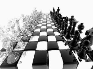 Ο μεγάλος κίνδυνος είναι να παραμείνουν τα επιτόκια δανεισμού του ελληνικού Δημοσίου σε πολύ υψηλά επίπεδα εξαιτίας και των τεράστιων κενών στην οικονομική πολιτική που εφαρμόζεται. Αυτό σημαίνει ότι θα αυξηθούν οι πιθανότητες να δικαιωθεί το ΔΝΤ, το οποίο εκτιμά ότι η ελληνική οικονομία δεν θα πάει ιδιαίτερα καλά, με αποτέλεσμα να παραμείνουν τα επιτόκια δανεισμού του ελληνικού Δημοσίου σε υψηλά επίπεδα, να αυξηθεί το κόστος εξυπηρέτησης του χρέους και έτσι να παραμείνει αυτό μη βιώσιμο.