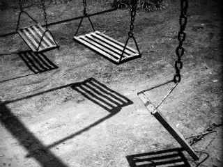 «Η έλλειψη αριστείας είναι η κύρια αιτία που η χώρα δεν μπορεί να αξιοποιήσει τους ανθρώπους της και αυτή είναι δυστυχώς μία κατάσταση που ανατροφοδοτείται. Η έκπτωση της αριστείας δημιουργεί περισσότερη έλλειψη αριστείας. Ζούμε έτσι σε μία εποχή σκοταδισμού. Έχουμε ακόμη δημοκρατία, δηλαδή μπορούμε να ασκούμε τα δικαιώματά μας, αλλά, όπως παρατηρώ, οι επικρατούσες δομές εξακολουθούν να είναι ασφαλείς στην φαυλότητά τους.