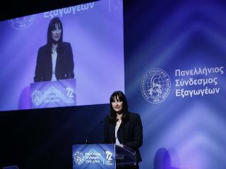 Το 2015 είχαμε ρεκόρ εσόδων και διεθνών αφίξεων με 26 εκατ. τουρίστες και το 2016 νέο ρεκόρ 28 εκατομμυρίων διεθνών αφίξεων μετά από μία χρονιά-ρεκόρ. Η ανάπτυξη του ελληνικού τουρισμού είναι 7%, διπλάσια του μέσου όρου της ανάπτυξης του παγκόσμιου τουρισμού που είναι 3-4%. Ο Γενικός Γραμματέας του Παγκόσμιου Οργανισμού Τουρισμού κ. Τάλεμπ Ριφάι όταν ήρθε στην πατρίδα μας πριν από μερικούς μήνες μας γέμισε χαρά και ικανοποίηση, όταν ανέφερε σε όλες τις συνεντεύξεις του στα μέσα ενημέρωσης, ότι η Ελλάδα έχει κερδίσει το σεβασμό όλου του κόσμου για τον τρόπο διαχείρισης της ελληνικής κρίσης και ότι έχει πετύχει ένα μικρό θαύμα στον τουρισμό, με ρυθμούς ανάπτυξης που οφείλονται στην ισχυρή πολιτική βούληση και στην εξαιρετική νέα τουριστική πολιτική.