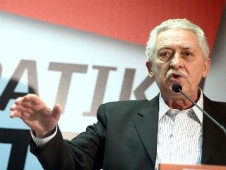 Οι πολιτικές διαφορές του με το Κομμουνιστικό Κόμμα Ελλάδος ήταν μάλλον οριακές. Οι ανανεωτικοί υπογράμμιζαν την ανάγκη ο πολιτικός λόγος της Αριστεράς να ανανεωθεί με αξιόπιστες και εφαρμόσιμες προτάσεις στα πλαίσια της οικονομίας της αγοράς, και της Ευρωπαϊκής Ένωσης. Επίκαιρη μέχρι σήμερα παραμένει η αντίθεση των δύο χώρων στις πολιτικές που σχετίζονται με τον ελληνικής κοπής κρατισμό και την πολύπαθη επιχειρηματικότητα…