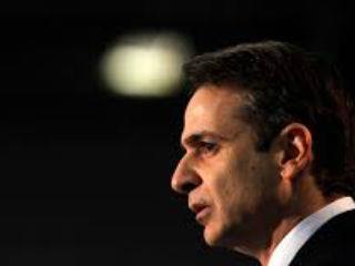 Μαθαίνουμε, έτσι, ότι «ο Κυριάκος είναι ανεπαρκής», ότι «οι δημοσκοπήσεις είναι πλασματικές», ότι «η διαφορά ΝΔ και Σύριζα είναι κάτω από πέντε μονάδες», ότι «ο Τσίπρας έχει το υπερόπλο που θα χρησιμοποιήσει την τελευταία στιγμή» και άλλα παρόμοια.