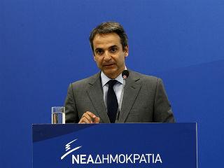 Ο νέος αρχηγός, παρ’ ότι εξελέγη χωρίς υποστήριξη από την συντριπτική πλειοψηφία της κοινοβουλευτικής ομάδας, κατόρθωσε να διατηρήσει την ενότητα του κόμματος, ακολουθώντας μία μετριοπαθή αλλά πάντως σταθερά φιλελεύθερη γραμμή και ασκώντας ήπια αυτοκριτική για τα λάθη του παρελθόντος.