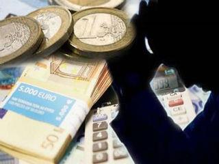 Η εξουσία και το χρήμα, που την ακολουθεί, είναι η συγκολλητική ουσία που δένει τους 153 και ψηφίζουν κάθε λογής και τύπου νομοσχέδια, χωρίς καν να τα διαβάζουν. Γνωρίζουν ήδη τι τους περιμένει αν πάμε σε εκλογές και γι’ αυτό με μια φωνή λένε ναι σε όλα, μια και αν οδηγηθούμε στις κάλπες, αναπόφευκτα οι περισσότεροι εξ αυτών θα βρεθούν στην ανεργία.