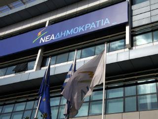 Στο πλαίσιο αυτό, κρίσιμος παράγων επιτυχίας είναι η ριζική ανανέωση της ίδιας της Νέας Δημοκρατίας. Μόνον έτσι θα είναι πειστική η αυτοκριτική για το παρελθόν και η προβολή μίας νέας εικόνας για το μέλλον, ικανής να προσελκύσει ευλόγως δύσπιστους ως σήμερα ψηφοφόρους. Από μία άποψη, η συγκυρία είναι ευνοϊκή. Ο αριθμός των μελών της νέας κοινοβουλευτικής ομάδας θα είναι περίπου διπλάσιος έναντι της παλαιάς, ούτως ώστε να συνυπάρχουν σε αυτήν στελέχη πεπειραμένα με αναμφισβήτητη προσφορά στο παρελθόν αλλά και πολλά νέα με γνώσεις, ικανότητες και ενθουσιασμό. Ικανότητα σύνθεσης συντηρητικών και φιλελεύθερων αξιών, συνέπεια, αποφασιστικότητα και θάρρος χωρίς έπαρση είναι παράγοντες αποφασιστικοί για την ανόρθωση της χώρας.