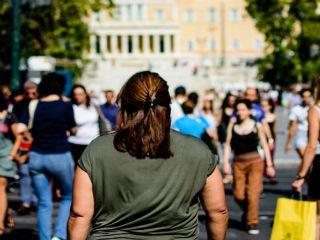 Το πρόβλημα λοιπόν στην χώρα μας δεν είναι η ανυπαρξία μέλλοντος για τους νέους, αλλά η παρεμπόδισή τους να αποκτήσουν πρόσβαση σε αυτό. Κακοδιοίκηση, δημαγωγία, ρουσφέτι, αφανείς κλίκες και νόμιμες σπείρες, λυμεώνες του κρατικού χρήματος και, κατ’ αντιδιαστολή, κοινωνικό μίσος των αδικουμένων και περιθωριοποιημένων, μηρυκασμός των πολιτικών παθών, εκδικητική ροπή, ανταποδοτική μνήμη και αρνητισμός είναι τα αίτια της νεοελληνικής κακοδαιμονίας διότι, με την ισχύ του συνασπισμού τους, εμποδίζουν την δύναμη της αξίας.