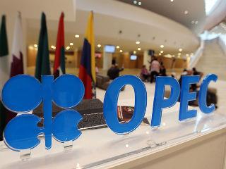 O Αμερικανός πρόεδρος Ντόναλντ Τραμπ ζητάει από τον ΟΠΕΚ να μειώσει τις τιμές του πετρελαίου εδώ και εβδομάδες. Την Τετάρτη μπορεί να εκπληρώθηκε προσωρινά η επιθυμία του, αλλά από μια αναπάντεχη πηγή: τη Λιβυή.