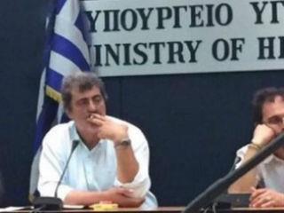 Στο φατριασμένο σώμα της ψηφιακής δημοκρατίας, ο Πολάκης έχει προδιαγραφές φυλάρχου. Το υπόδειγμά του δικαιώνει τα συναισθήματα μίας μερίδας του εκλογικού σώματος που μπορεί, ας πούμε, να αλλάζει κανάλι όταν παίζουν ειδήσεις, να έχει κατεβάσει τα ρολά στα “συστημικά” media, να κλείνει τα τηλέφωνα στους δημοσκόπους –αλλά καταναλώνει ό,τι εξοκέλλει στην οθόνη του υπολογιστή της. Αλλά μπορεί να είναι online στις δύο το πρωί, διψασμένη για την νωπή ανάρτηση του Πολάκη.