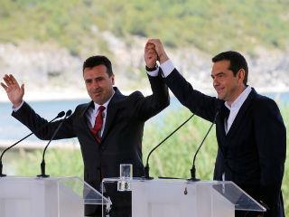 Υπογραμμίζει επίσης ότι η συμφωνία αυτή βάζει φρένο στους βαλκανικούς ταυτοτικούς διχασμούς και αναδεικνύει τους διεθνείς θεσμούς υπέρτερους των στενόκαρδων επιδιώξεων των εθνών-κρατών. Υπό αυτή την έννοια, για την Μόσχα και τους αντισυστημικούς εθνικιστές στην Ευρώπη, η συμφωνία αποτελεί ζημιά, «διότι επαναποκαθιστά το ΝΑΤΟ κα την ΕΕ ως ζωτικές οργανώσεις, οι οποίες ήδη μπορούν να κινητοποιήσουν ευάλωτους ηγέτες προς την κατεύθυνση της σύναψης δύσκολων συμβιβαστικών συμφωνιών», γράφει.