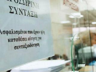 Έγραφα και γράφω και σήμερα όλα αυτά, διότι ηχούσαν και ηχούν στα αυτιά μου παρόμοιες υποσχέσεις και διαβεβαιώσεις που έγιναν στο παρελθόν και διότι, ως συνήθως, στη χώρα μας οι ανέκαθεν διαχειριστές όλο τάζουν και υπόσχονται, αλλά στο τέλος «στρίβουν», με την επίκληση διάφορων δικαιολογιών, όπως εκείνη που «εφηύρε» τώρα ο κ. Πετρόπουλος «για σάπιους φάκελους στα υπόγεια των ασφαλιστικών ταμείων», οι οποίοι, μολονότι είναι τρία περίπου χρόνια στην εξουσία, εξακολουθούν να … «σαπίζουν»!