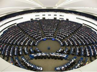 Η ψηφοφορία υπέρ του Brexit και η άνοδος του λαϊκισμού σε ορισμένες χώρες, όπως η Γαλλία και η Ολλανδία, θα πρέπει να χρησιμεύσουν ως μαθήματα για τους ευρωπαίους ηγέτες επεσήμαναν πολλοί ευρωβουλευτές. Χαιρέτησαν τις νίκες των φιλοευρωπαϊκών κομμάτων, αλλά ζήτησαν να μην ενδώσει η ΕΕ στη θριαμβολογία καθότι ο «λαϊκισμός και ο εθνικισμός δεν έχουν σβήσει».