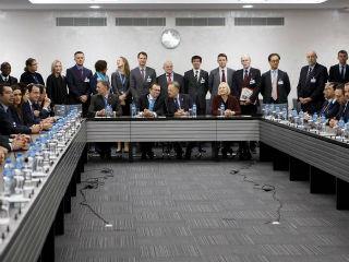 Στις συνομιλίες για επίλυση του Κυπριακού προβλήματος (Εθνικού θέματος για τον Ελληνισμό) εμφανίζεται τα τελευταία χρόνια, σαν εκπρόσωπος του Γενικού Γραμματέα του ΟΗΕ και διαμεσολαβητής ένα βορειοευρωπαίος διπλωμάτης ο οποίος είναι εξόφθαλμα μεροληπτικός. Έχει συλληφθεί κατ’ επανάληψιν να υποστηρίζει ανερυθρίαστα τις Τουρκικές θέσεις, λέει χονδροειδή ψεύδη και μεθοδεύει παγίδες για την Κυπριακή Δημοκρατία, της οποίας απεργάζεται την διάλυση.