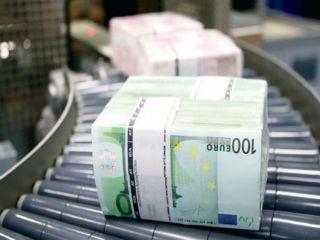 Σήμερα λοιπόν οι πληροφορίες μας λένε ότι η κυβέρνηση, στην επιδίωξή της να κάνει κάποιο ψυχολογικό δώρο στους υπερφορολογημένους και κυνηγημένους από το Δημόσιο πολίτες, σχεδιάζει να μειώσει τα τηλεφωνήματα των εταιρειών ενημέρωσης προς τους οφειλέτες των τραπεζών σε ένα (1) την εβδομάδα –κάποιοι προτείνουν δε και ένα τηλεφώνημα κάθε δέκα εργάσιμες ημέρες.
