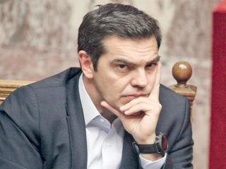 Κατέβηκα λοιπόν στις εκλογές. Ήμουν ο πρώτος οπλίτης στην ιστορία του ελληνικού στρατού που είχε γίνει υποψήφιος βουλευτής. Όταν επανήλθα στον στρατό, είχε μειωθεί η θητεία από 15μηνο σε 12μηνο. Και έτσι, εκεί που χρωστούσα έξι μήνες για να απολυθώ, χρωστούσα ξαφνικά τρεις. Άσε που είχε πέσει τρελλό σύρμα στην μονάδα ότι ήμουν υποψήφιος βουλευτής και από εκεί που με στέλνανε για αγγαρείες, μόνο προσοχές που δεν μού βαράγανε!».