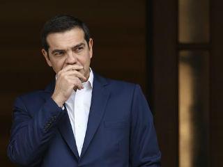 Ο πρωθυπουργός, ο οποίος τότε κατηγορούσε προκαταβολικά τους ψηφοφόρους του ‘’ναι’’ ως ‘’συνενόχους των μνημονίων’’, σήμερα, ούτε λίγο ούτε πολύ, μας λέει ότι χάρις στο μυαλό του που ‘’καθάρισε’’ αμέσως μετά την διεξαγωγή του δημοψηφίσματος, η χώρα δεν οδηγήθηκε στην ‘’απόλυτη καταστροφή’’