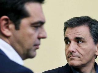 Όπως πολύ σωστά επισημαίνει ο ευρωβουλευτής του κόμματος κ. Κώστας Χρυσόγονος, «προβληματισμό προκαλεί το γεγονός πως, παρά το ότι ο Σύριζα βρίσκεται στην εξουσία, η επιρροή του στον συνδικαλισμό και στην αυτοδιοίκηση είναι δυσανάλογα μικρή. Τα προσκείμενα σε αυτόν ψηφοδέλτια στις δημοτικές εκλογές του 2014 κινήθηκαν στα επίπεδα του 10%, ενώ τα αντίστοιχα σχήματα στις ταυτόχρονες περιφερειακές εκλογές έφθασαν το 17%-18%. Στην 45μελή διοίκηση της ΓΣΕΕ που αναδείχθηκε από το 36ο συνέδριο τον Μάρτιο του 2016, ανήκουν 3 μέλη προερχόμενα από τον Σύριζα, κ.ο.κ. Με άλλες λέξεις, φαίνεται πως, όσο μικρότερη είναι η κλίμακα μίας εκλογικής αναμέτρησης, τόσο συρρικνώνονται τα ποσοστά του κόμματος». Αυτό είναι ένα σοβαρό πρόβλημα για τον κ. Αλέξη Τσίπρα, το οποίο θα έπρεπε ίσως να λάβουν σοβαρά υπ’ όψιν και οι αντίπαλοί του.