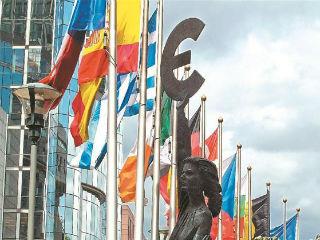 Οι προτάσεις της Επιτροπής θα ενισχύσουν τη συνάφεια μεταξύ της πραγματικής εκπροσώπησης και της χρηματοδότησης, αυξάνοντας το μερίδιο της χρηματοδότησης που χορηγείται με βάση το πραγματικό ποσοστό ψήφων από 85% σε 95%. Στο πλαίσιο του ισχύοντος συστήματος, το 15 % της χρηματοδότησης κατανέμεται μεταξύ όλων των κομμάτων, ανεξαρτήτως του αριθμού των ψηφοφόρων που εκπροσωπούν.