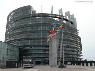 Η σύμπραξη Φιλελευθέρων( ALDE) και Πρασίνων( οι πραγματικοί νικητές των εκλογών) θα είναι τώρα αναγκαία για τη λήψη αποφάσεων αλλά αυτό ίσως προσδώσει και μια νέα δυναμική και ισχυρότερη αντιπροσωπευτικότητα στο Σώμα. Στην Ελλάδα η στρατηγική ήττα του ΣΥΡΙΖΑ, η νίκη των φιλοευρωπαϊκών δυνάμεων με τη ΝΔ και το ΚΙΝΑΛ να καταλαμβάνει την τρίτη θέση (εκτοπίζοντας το ναζιστικό μόρφωμα) μπορεί επίσης να θεωρηθεί νίκη της Ευρώπης , της κανονικότητας και ήττα του λαϊκισμού.