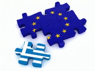 Επίσης, στην διάρκεια της οκταετίας 1981-1989 η Ελλάδα έχει μπει στο περιθώριο της ευρωπαϊκής και ατλαντικής Δύσης, έχει αθετήσει τις υποχρεώσεις της προς την τότε ΕΟΚ και, παρά το σταθεροποιητικό δάνειο που τής χορήγησε η Ευρώπη, αδυνατεί να τιθασσεύσει τον κρατισμό και τις καταχρήσεις του.