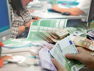 Με τον ίδιο νόμο 4389/2016 τροποποιήθηκε ο εθνικός τελωνειακός κώδικας με την επιβολή πολλών νέων και την αύξηση υφιστάμενων ειδικών φόρων κατανάλωσης από 1/1/2017. Ενδεικτικά αναφέρω τη φορολογία στα υγρά αναπλήρωσης των ηλεκτρονικών τσιγάρων, στα προϊόντα του καφέ, στο πετρέλαιο εσωτερικής καύσης κινητήρων για τη γεωργία, στα τσιγάρα και λοιπά προϊόντα καπνού, στη βενζίνη χωρίς μόλυβδο, στο πετρέλαιο εσωτερικής καύσης, στο φωτιστικό πετρέλαιο