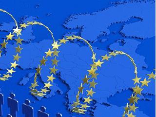 Εδώ και μερικά χρόνια, όμως, το ευρωπαϊκό frontier αναχαιτίστηκε. Η επιστροφή της Ρωσίας στην ευρωπαϊκή γεωπολιτική σκηνή τείνει να επανα-επιβάλει ένα γραμμικό σύνορο, η οριστικοποίηση του οποίου θα απαιτήσει χρόνο. Στον νότο, η ευρωπαϊκή επέκταση συναντά άλλου τύπου δυσκολίες. Η συσσώρευση των αμερικανικών και ευρωπαϊκών αποτυχιών να επιβάλουν τις αξίες τους στη Βόρειο Αφρική και στη Μέση Ανατολή έχει οδηγήσει σε εκρηκτικές εξελίξεις, πολλές από τις οποίες απειλούν τις ίδιες τις ευρωπαϊκές κοινωνίες. Η Δύση διστάζει πλέον έντονα να παρέμβει στις περιοχές αυτές. Προέχει η προστασία του ευρωπαϊκού χώρου. Δεν υφίσταται, όμως, οργανωμένη δύναμη, φίλια ή αντίπαλος, όπως στην Ανατολική Ευρώπη, για την από κοινού διαμόρφωση ενός γραμμικού συνόρου. 