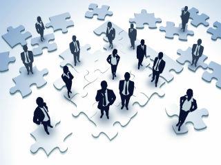 Δυσκολεύομαι να καταλάβω τι νόημα έχει ο συνδικαλισμός σ ‘ένα περιβάλλον που δεν υπάρχουν απολύσεις, ούτε εντατικοποίηση της εργασίας, ούτε απαράδεκτες εργασιακές πρακτικές και συμβάσεις. Τι είδους προστασία επιζητούν οι ΔΥ, ποια δικαιώματα θέλουν να προστατεύσουν αυτοί που έχουν κατοχυρωμένα τα περισσότερα (θεμιτά ή αθέμιτα, αποδεκτά ή απαράδεκτα) και από ποιους απειλούνται αυτοί που στο όνομα τους καθορίζονται ολόκληρες πολιτικές επιλογές.