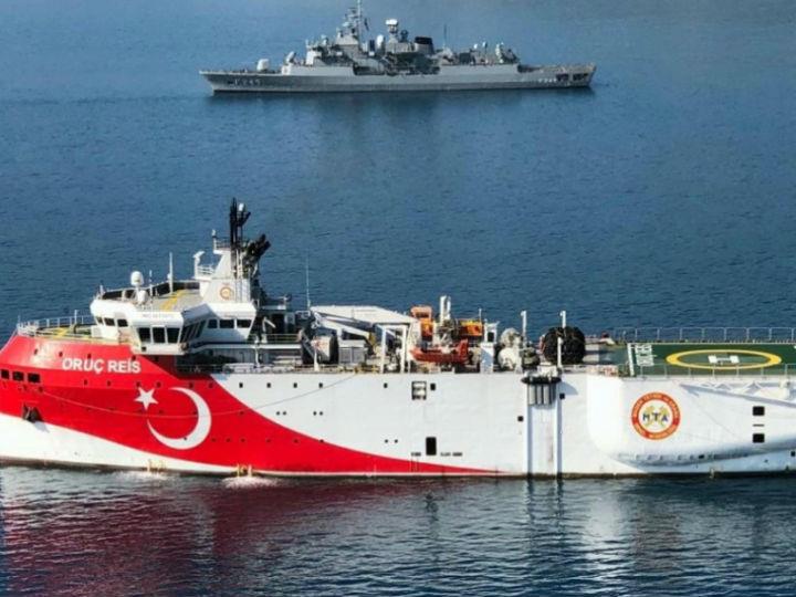 «Η Αγκυρα διψάει για ενέργεια και θέλει εκτός από την ανάπτυξη εγχώριων κοιτασμάτων, να αποκτήσει πρόσβαση και ρόλο σε πλουτοπαραγωγικές πηγές στο εγγύς εξωτερικό της (Ανατολική Μεσόγειος), γνωρίζοντας ότι η πολυπόθητη ηγεμονία της προϋποθέτει έστω και σχετικό έλεγχο των περιφερειακών ενεργειακών διεργασιών.»