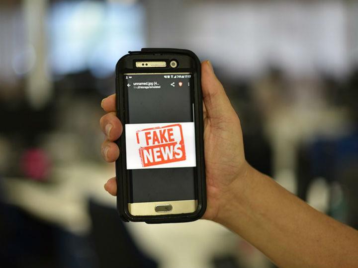 «Η Επιτροπή προτρέπει τις online πλατφόρμες να συνεργαστούν και να συνεχίσουν τη μάχη κατά της διαδικτυακής απάτης».