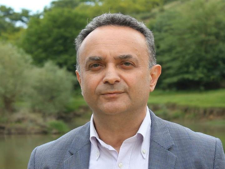 «Μεγαλύτερη προσοχή! Τηρείτε τα μέτρα αυστηρά! Προστατεύοντας τον εαυτό σας, προστατεύετε τους δικούς σας και το κοινωνικό σύνολο. Ακούτε τους ειδικούς! Ακούστε έναν παθόντα...»