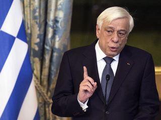Από αυτό το αξίωμα πέρασαν ο Κωνσταντίνος Τσάτσος, ο Κωνσταντίνος Καραμανλής, ο Κωστής Στεφανόπουλος. Εν ολίγοις, άνθρωποι με κύρος που όχι μόνο τίμησαν τον θεσμό, αλλά και τα προηγούμενα αξιώματα που τους εμπιστεύθηκε ο ελληνικός λαός, παράγοντας πανθομολογούμενο έργο. Σε λίγους μήνες το αν θα συνεχίσει ο Προκόπης Παυλόπουλος τη θητεία του στο Προεδρικό Μέγαρο της Ηρώδου Αττικού ή θα αντικατασταθεί θα τεθεί επί τάπητος. Ο σημερινός αρχηγός της αξιωματικής αντιπολίτευσης, Κυριάκος Μητσοτάκης, το 2015, ως βουλευτής, δεν συμμετείχε στην εκλογή του.