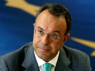 Η απερχόμενη κυβέρνηση του Σύριζα, εκ του αποτελέσματος, αυτό δεν μπόρεσε να το κάνει. Πέραν της ανεπάρκειας της να προωθήσει κυρίως την ποιότητα των βασικών σύγχρονων προσδιοριστικών παραγόντων (εκπαίδευση, έρευνα, καινοτομία) της διαδικασίας της μεγέθυνσης, με τη συνειδητή επιλογή της υπερφορολόγησης νοικοκυριών και επιχειρήσεων και την εσωτερική στάση πληρωμών υπονόμευσε συστηματικά την αναπτυξιακή προοπτική της χώρας, με αποτέλεσμα η ανάπτυξη να παραμένει χαμηλότερη από κάθε στόχο που η ίδια είχε θέσει.