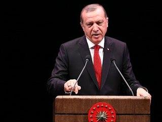 Ορισμένοι τούρκοι οπαδοί επέκριναν την αναδιάρθρωση, υποστηρίζοντας πως η κίνηση έχει πολιτικό χαρακτήρα ενόψει των εκλογών για την τοπική αυτοδιοίκηση τον Μάρτιο. Οι οπαδοί των τουρκικών ομάδων είναι φανατικοί και ο πρόεδρος της χώρας, ο Ταγίπ Ερντογάν, είναι πρώην ημιεπαγγελματίας ποδοσφαιριστής ο οποίος χρησιμοποιεί συχνά τα σπορ ως προεκλογικό εργαλείο