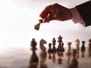 Με επιτυχία εισήχθη στο Χρηματιστήριο της Νέας Υόρκης η ναυτιλιακή εταιρία Diamond S. Shipping που διαχειρίζεται 68 σύγχρονα τάνκερ αξίας 1,65 δισεκατομμυρίων δολαρίων. Η εταιρία αυτή προήλθε από πρωτοβουλία της Capital Product Partners συμφερόντων Βαγγέλη Μαρινάκη, της WR Ross συμφερόντων του υπουργού εμπορίου των ΗΠΑ Ross, της China Investment Corp και της Cargill. Πρόκειται για τη μεγαλύτερη συγχώνευση στον ναυτιλιακό κλάδο που έχει γίνει από Έλληνα εφοπλιστή.