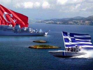 Όσο τα Τουρκικά συμφέροντα συνέπιπταν με αυτά των ΗΠΑ η Τουρκία κάτω από τα φτερά του μεγάλου αδελφού (ΗΠΑ), παρήγαγε εξωτερική πολιτική προς όφελος τόσον της Αμερικής αλλά και του εαυτού της.Έτσι με της πλάτες του ΝΑΤΟ κατόρθωνε να εξαιρεί την συμμετοχή σε ασκήσεις ελληνικών νησιών (Λήμνος, Σαμοθράκη, Δωδεκάνησα….) κλπ.Μετά τον Β΄ Πόλεμο του Ιράκ και εντεύθεν, τα Τουρκικά συμφέροντα άρχισαν να αποκλίνουν από αυτά των ΗΠΑ και η Τουρκία άρχισε να χαράσσει δική της ανεξάρτητη πολιτική, η οποία σε πολλές περιπτώσεις ήταν αντίθετη με τα συμφέροντα των ΗΠΑ.