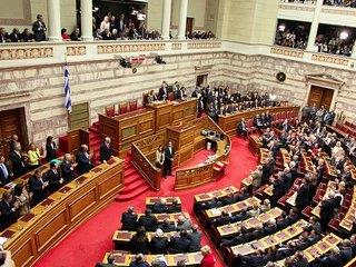 Δυστυχώς, στην Ελλάδα της κρίσης, τα «τζάκια της παρακμής» έχουν το πάνω χέρι και πραγματοποιούν σε όλα τα επίπεδα δραματικές πνευματικές και ιδεολογικές καταστροφές. 