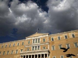 Αν η ΝΔ είχε σηκώσει από νωρίς το γάντι που είχε ρίξει η κυβέρνηση, στηρίζοντας ανοιχτά τους φορολογούμενους πολίτες, θα είχε περάσει το 42 %. Ευτυχώς που τελικά έδωσε έμφαση στην ευνομία. Κι αυτό βέβαια περιλαμβάνει την πάταξη της αναρχίας και τους λογής Ρουβίκωνες.Ο άλλος παράγων είναι η αγωνία για το μέλλον. Που έχει να κάνει με φόρους, με τη σιγουριά της απασχόλησης και τη λειτουργία ενός αποτελεσματικού κράτους. Όχι κράτος «φοροφάγων», αλλά ένα ευέλικτο Δημόσιο, που να φροντίζει τους πολίτες και να εκπληρώνει τις υποχρεώσεις του.
