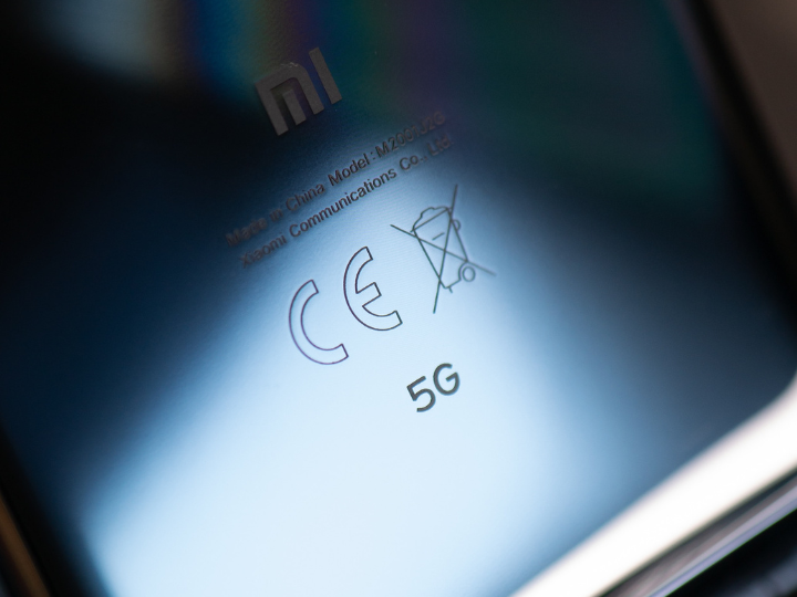“Η παγκόσμια υιοθέτηση της τεχνολογίας 5G έχει ξεπεράσει το 1 δισ. συνδρομές, αύξηση που συνοδεύεται από άνοδο των εσόδων για τους παρόχους υπηρεσιών επικοινωνιών σε κορυφαίες αγορές για το 5G”, αναφέρει η Ericsson.