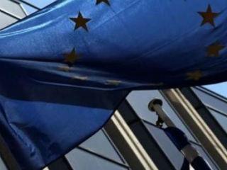 Έχω πει εδώ και μήνες ότι εάν η Ελλάδα δεν ζητήσει και δεν πετύχει έναν ειδικό έκτακτο μηχανισμό εγγύησης των καταθέσεων στις ελληνικές τράπεζες, ανεξαρτήτως του τι γίνεται με την Τραπεζική Ένωση, δεν πρόκειται να λυθεί το τραπεζικό ζήτημα στην Ελλάδα που είναι το κορυφαίο ζήτημα της ελληνικής οικονομίας, έστω με τα κεφάλαια  που έχουν περισσέψει από την ανακεφαλαιοποίηση των τραπεζών, τα οποία ούτως ή άλλως πρέπει να παραμείνουν σε ένα αποθεματικό για σκοπούς τραπεζικής πολιτικής στην Ελλάδα.  