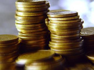 Οι Επενδύσεις, από την άλλη, δεν θα έρθουν από μόνες τους επειδή βγήκαμε από τα μνημόνια δίχως την ύπαρξη σοβαρού Σχεδίου ενεργοποίησης των ξένων επενδυτικών κεφαλαίων ώστε να συγχρονιστούν με το ρυθμό της αποταμίευσης της οικονομίας που παραμένει ασθενικός σε ποσοστό 11% του ΑΕΠ (γύρο στα 20δις) ενώ στις υπόλοιπες χώρες της Ευρωπαϊκής Ένωσης το ποσοστό ανέρχεται στο 20% του ΑΕΠ.