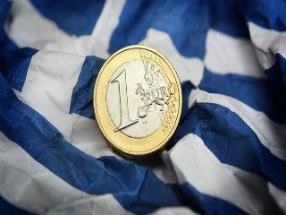 Στο πλαίσιο αυτής της κατάστασης, οι τρέχουσες πολιτικές εξαντλούνται στην εξασφάλιση κάποιων τελευταίων προσοδοθηρικών ικμάδων, αλλά σχεδόν τίποτε δεν γίνεται στο επίπεδο της παραγωγής. Ακόμα χειρότερα για την ενίσχυση της τελευταίας, πολύ περιορισμένα είναι και τα διαθέσιμα κεφάλαια, πέρα από κάποια κερδοσκοπικά που αναζητούν γρήγορες υψηλές αποδόσεις. Συνεπώς, είναι καιρός να αναζητηθούν νέες πρόσοδοι. Διότι λιτότητα και ανεργία δεν μπορούν να διαιωνίζονται.