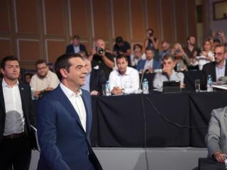 Συνοπτικά, ήταν μία δύσκολη ομιλία για τον Αλέξη Τσίπρα, η οποία σίγουρα δεν θα προκάλεσε ρίγη συγκινήσεως στο περίφημο 3% των συνιστωσών του κόμματός του. Το τελευταίο θα πρέπει να τον αφήνει παγερά αδιάφορο, όταν διαπιστώνει ότι ο σημερινός προσωποπαγής ΣΥΡΙΖΑ έχει σταθεροποιηθεί σε ποσοστά που δεν απέχουν πολύ από το 25% του εκλογικού σώματος. 